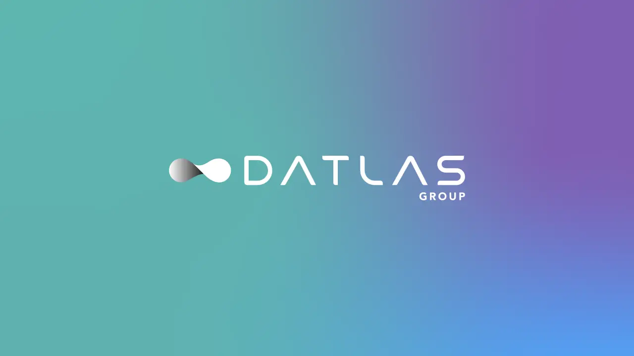 Datlas Group logo bianco su sfondo gradiente