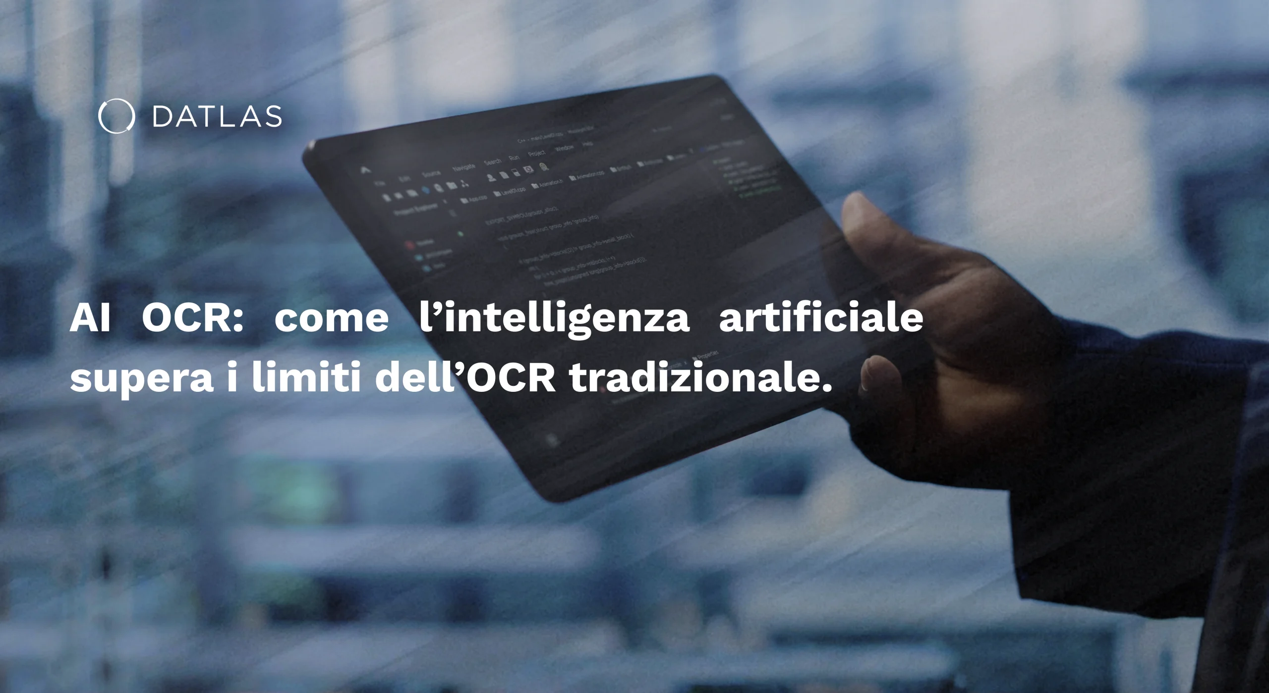 Tablet nello sfondo e Document Intelligence - Datlas